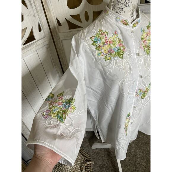 Queen Caro of Honolulu Top Button Up Embroidered White Pastel Floral Size 14 - Picture 2 of 8